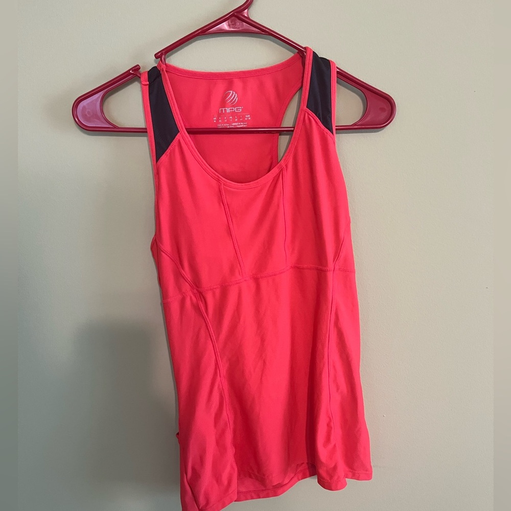 Women’s M Athletic Top